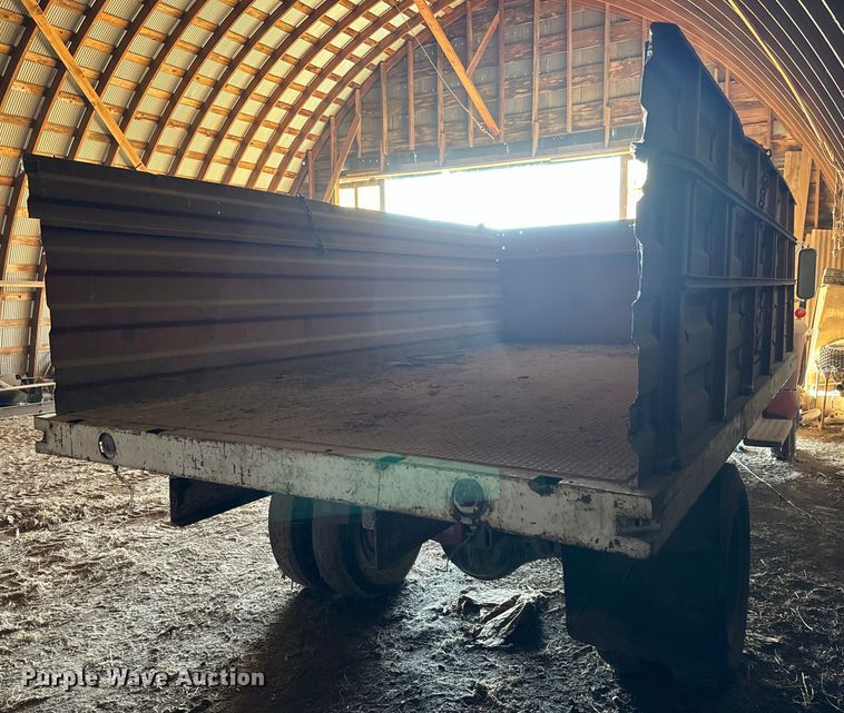 image for item NH9015 1968 Ford 600 dump flatbed truck