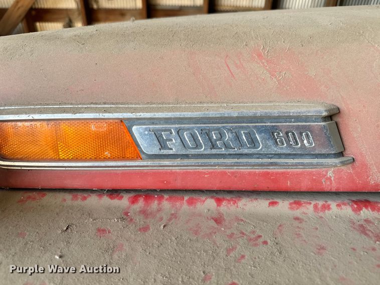 image for item NH9015 1968 Ford 600 dump flatbed truck