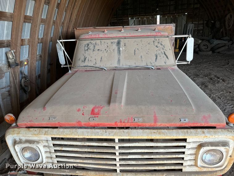 image for item NH9015 1968 Ford 600 dump flatbed truck