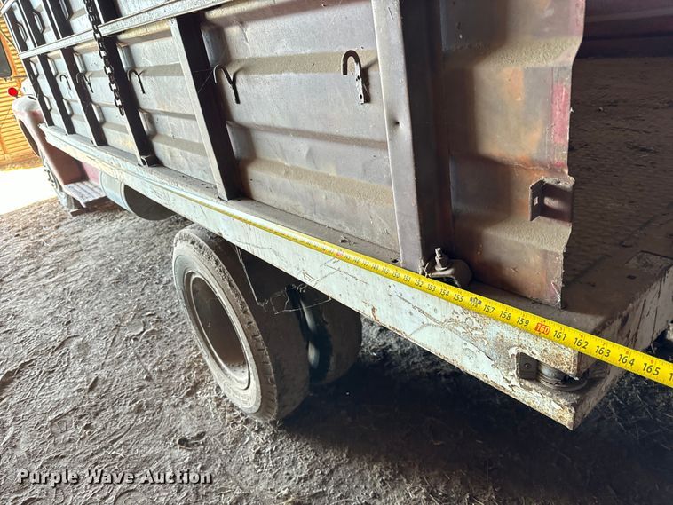 image for item NH9015 1968 Ford 600 dump flatbed truck