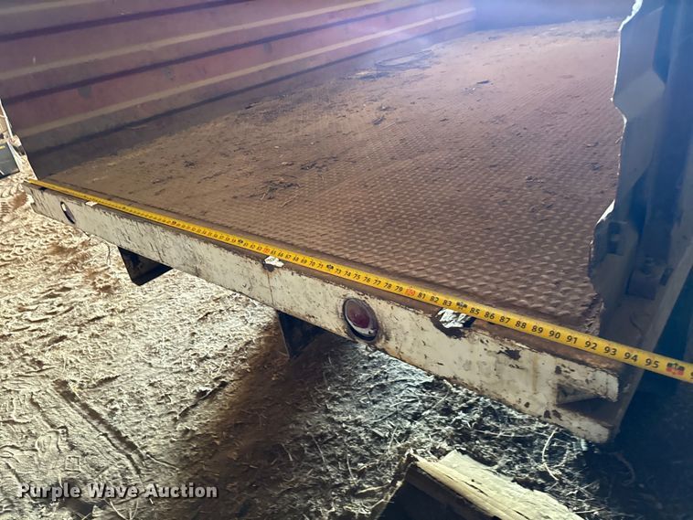 image for item NH9015 1968 Ford 600 dump flatbed truck