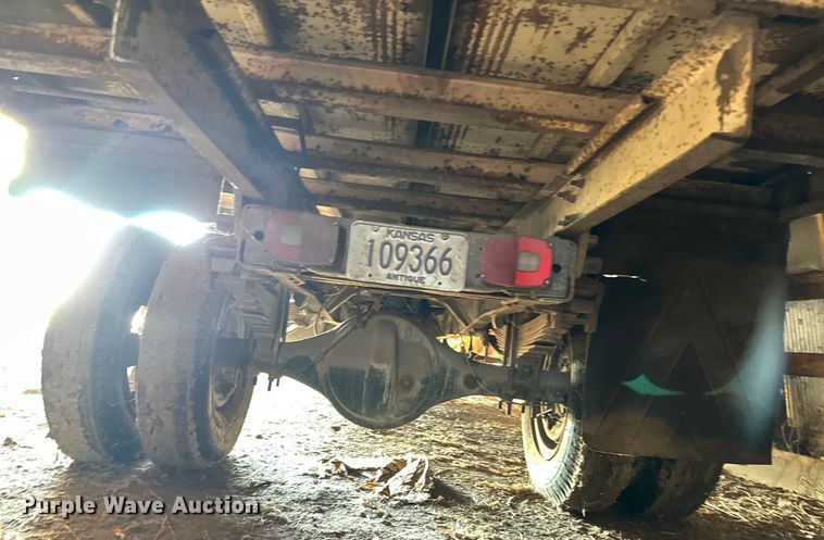 image for item NH9015 1968 Ford 600 dump flatbed truck