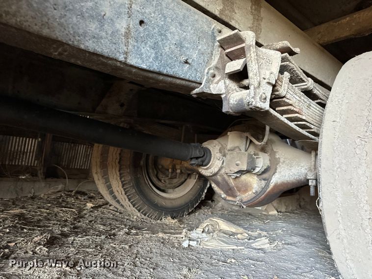 image for item NH9015 1968 Ford 600 dump flatbed truck