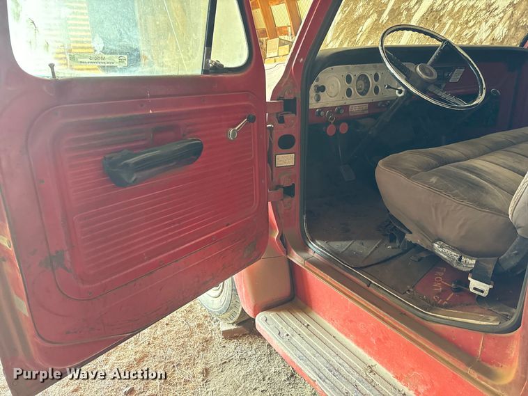 image for item NH9015 1968 Ford 600 dump flatbed truck