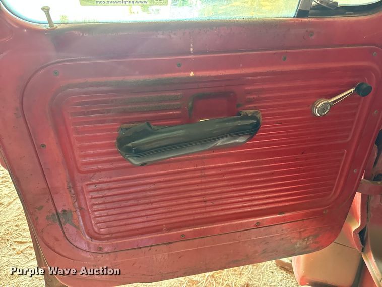 image for item NH9015 1968 Ford 600 dump flatbed truck