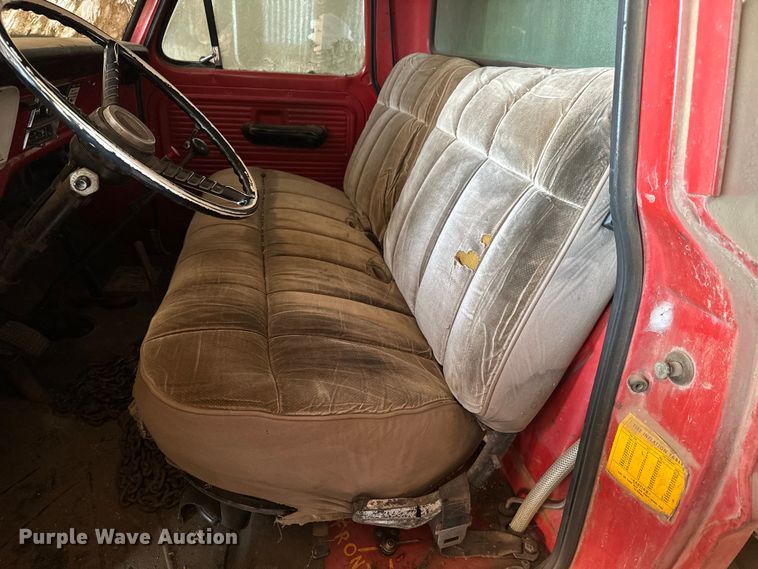 image for item NH9015 1968 Ford 600 dump flatbed truck