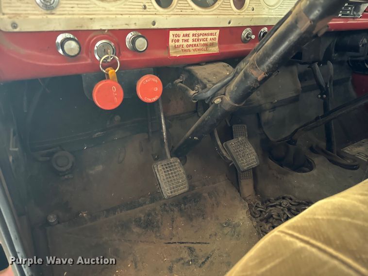 image for item NH9015 1968 Ford 600 dump flatbed truck