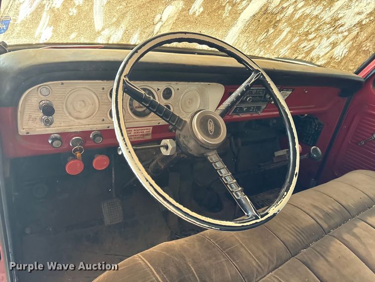 image for item NH9015 1968 Ford 600 dump flatbed truck