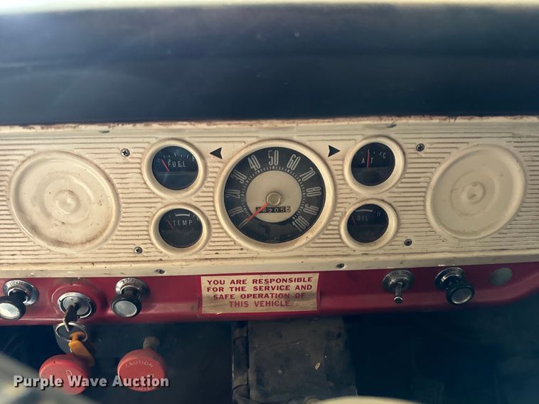 image for item NH9015 1968 Ford 600 dump flatbed truck