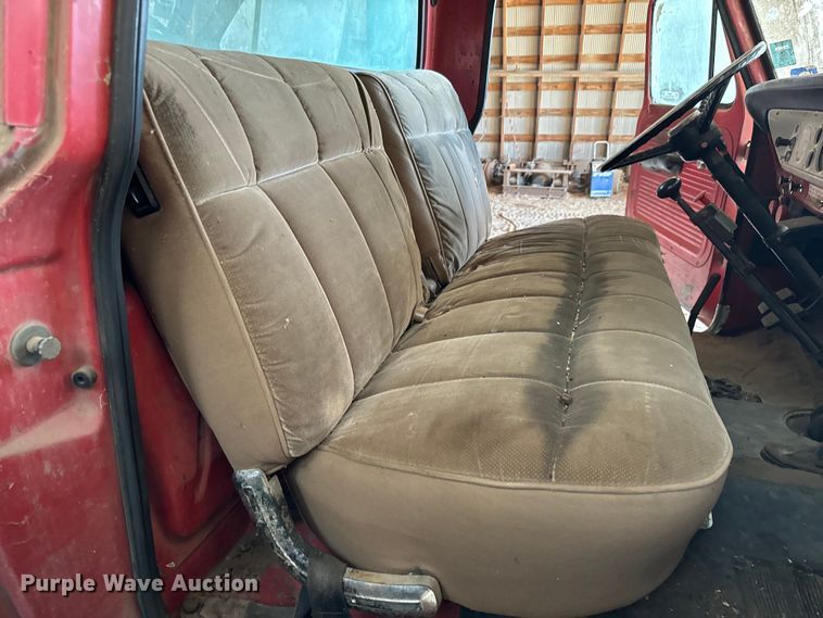 image for item NH9015 1968 Ford 600 dump flatbed truck