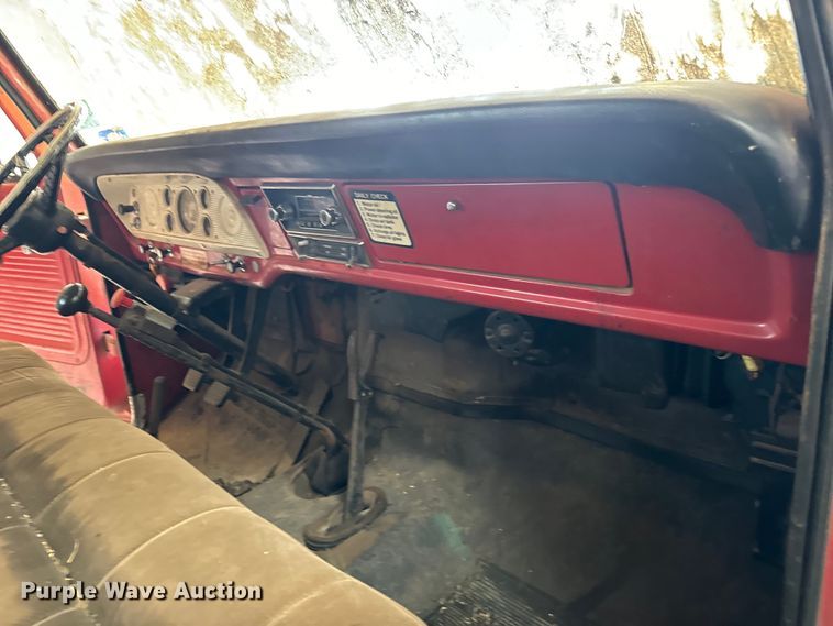 image for item NH9015 1968 Ford 600 dump flatbed truck