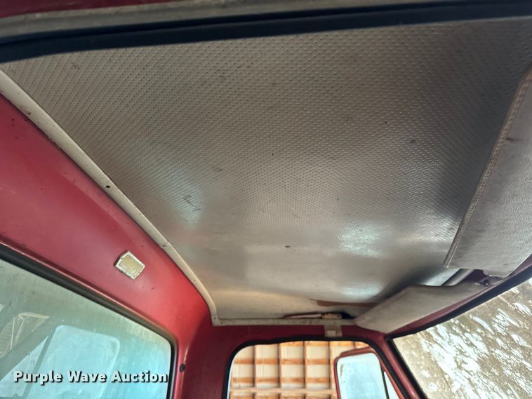 image for item NH9015 1968 Ford 600 dump flatbed truck