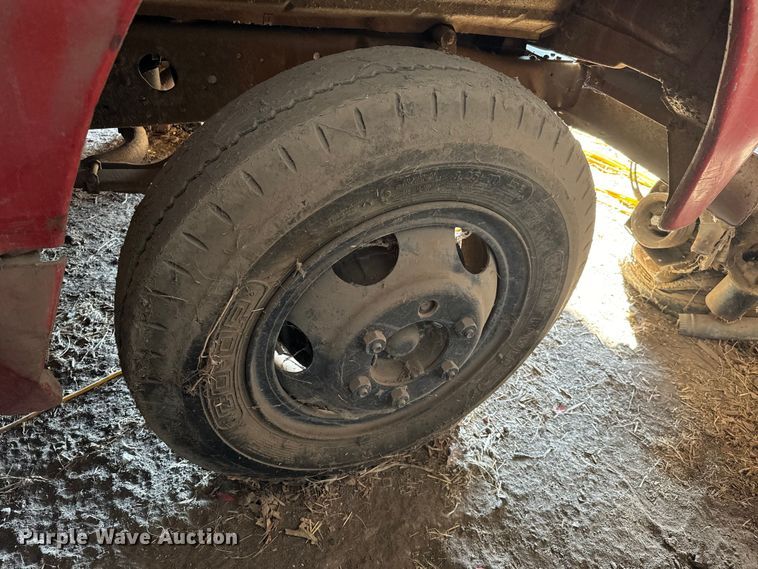 image for item NH9015 1968 Ford 600 dump flatbed truck