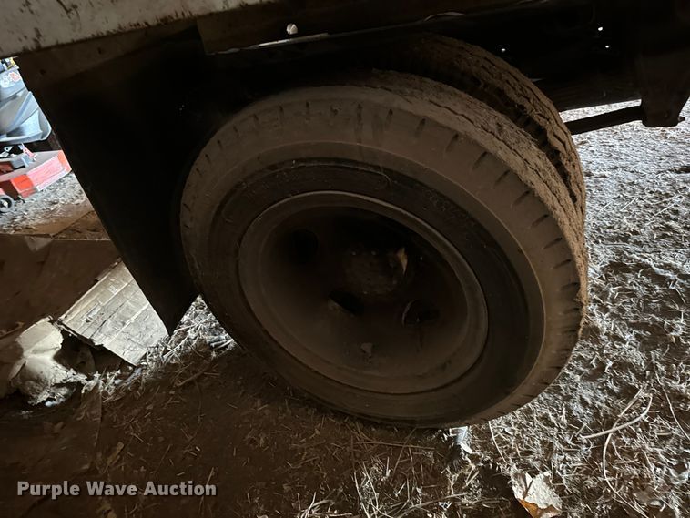 image for item NH9015 1968 Ford 600 dump flatbed truck