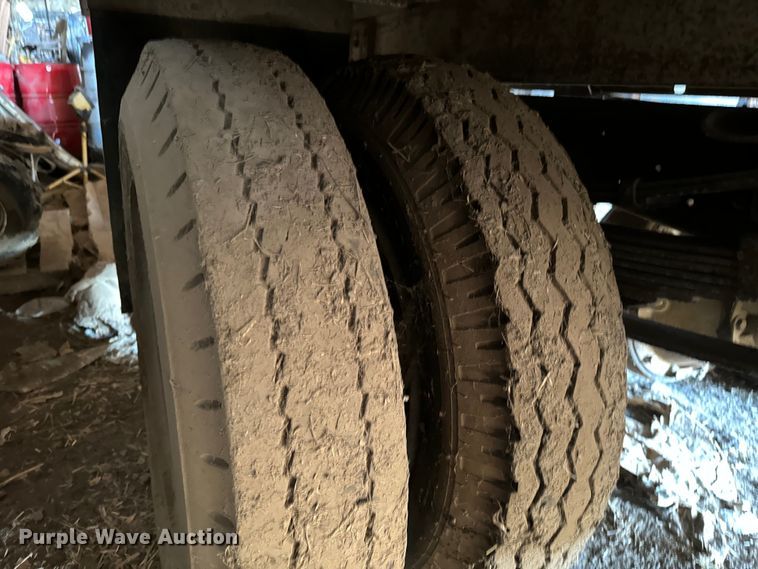 image for item NH9015 1968 Ford 600 dump flatbed truck