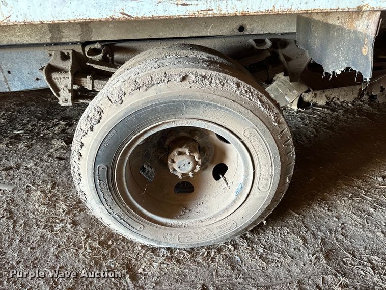 image for item NH9015 1968 Ford 600 dump flatbed truck