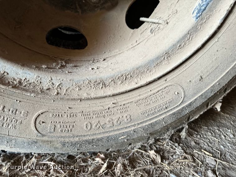 image for item NH9015 1968 Ford 600 dump flatbed truck