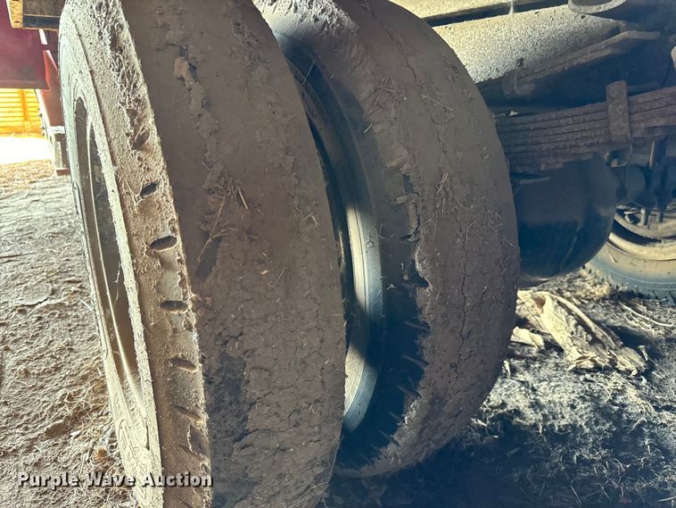 image for item NH9015 1968 Ford 600 dump flatbed truck