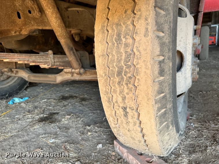 image for item NH9015 1968 Ford 600 dump flatbed truck