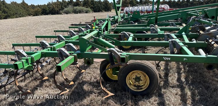 image for item NH9055 John Deere  726 mulch finisher