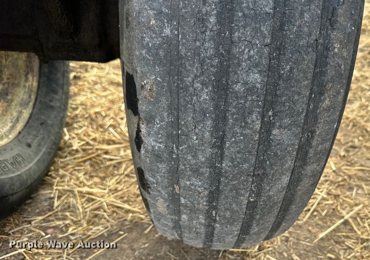 image for item NJ9484 Great Plains 3875860131 grain drill