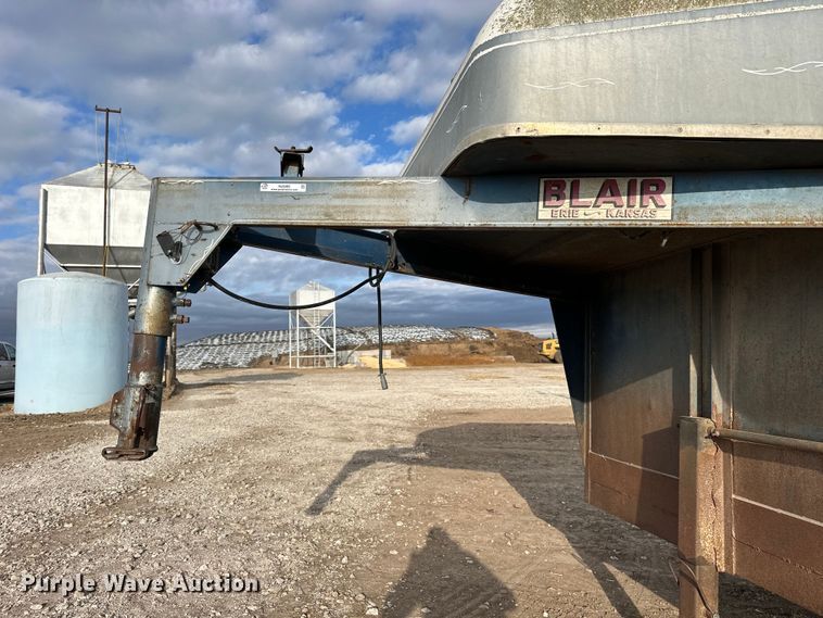 image for item NJ9485 1994 Blair 20X80GN livestock trailer