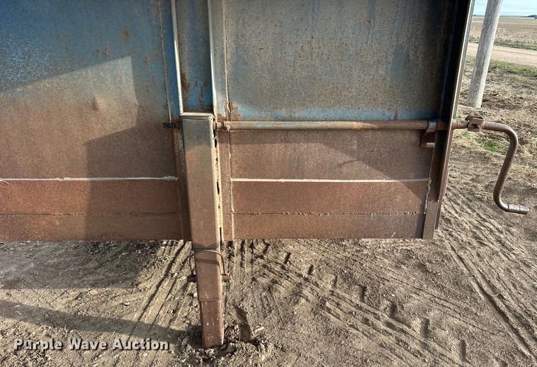 image for item NJ9485 1994 Blair 20X80GN livestock trailer