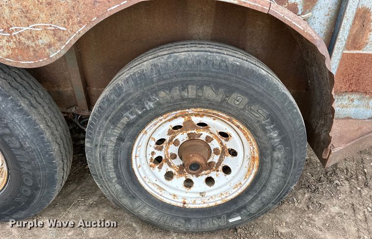 image for item NJ9485 1994 Blair 20X80GN livestock trailer