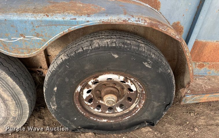 image for item NJ9485 1994 Blair 20X80GN livestock trailer