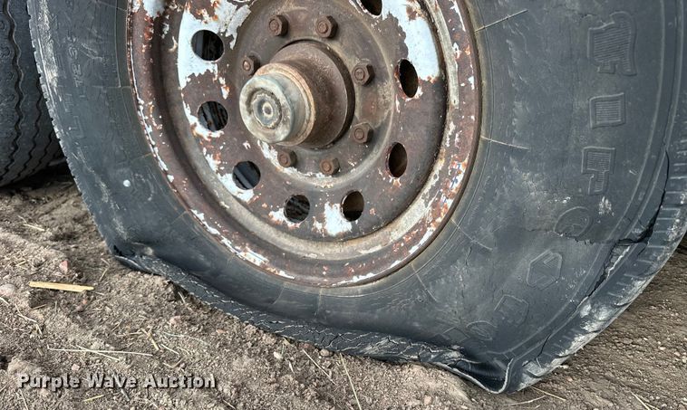 image for item NJ9485 1994 Blair 20X80GN livestock trailer