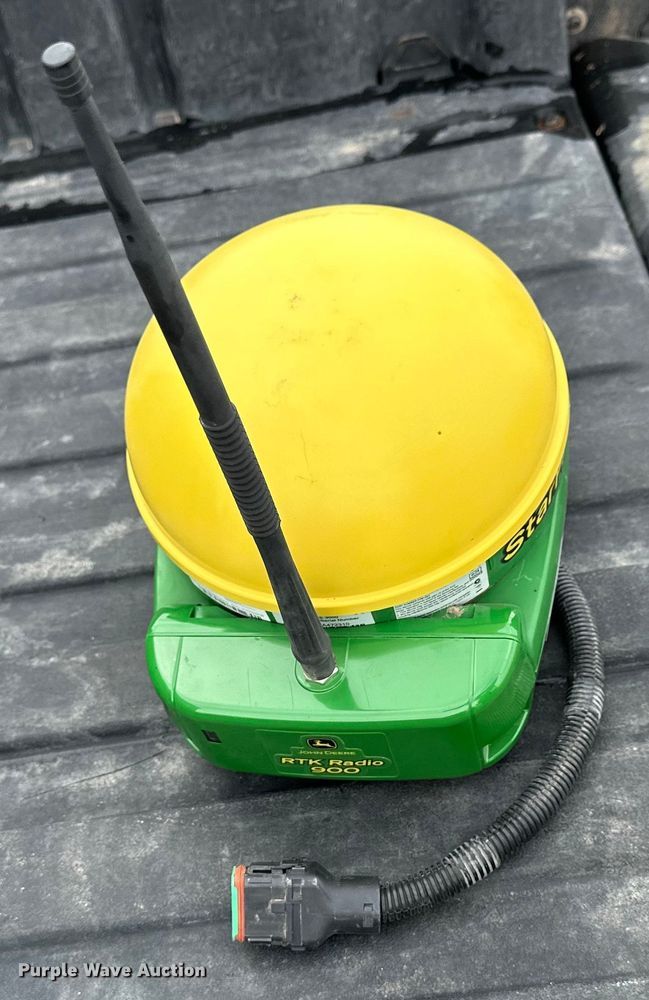 image for item NJ9491 2018 John Deere StarFire 3000 GPS reciever