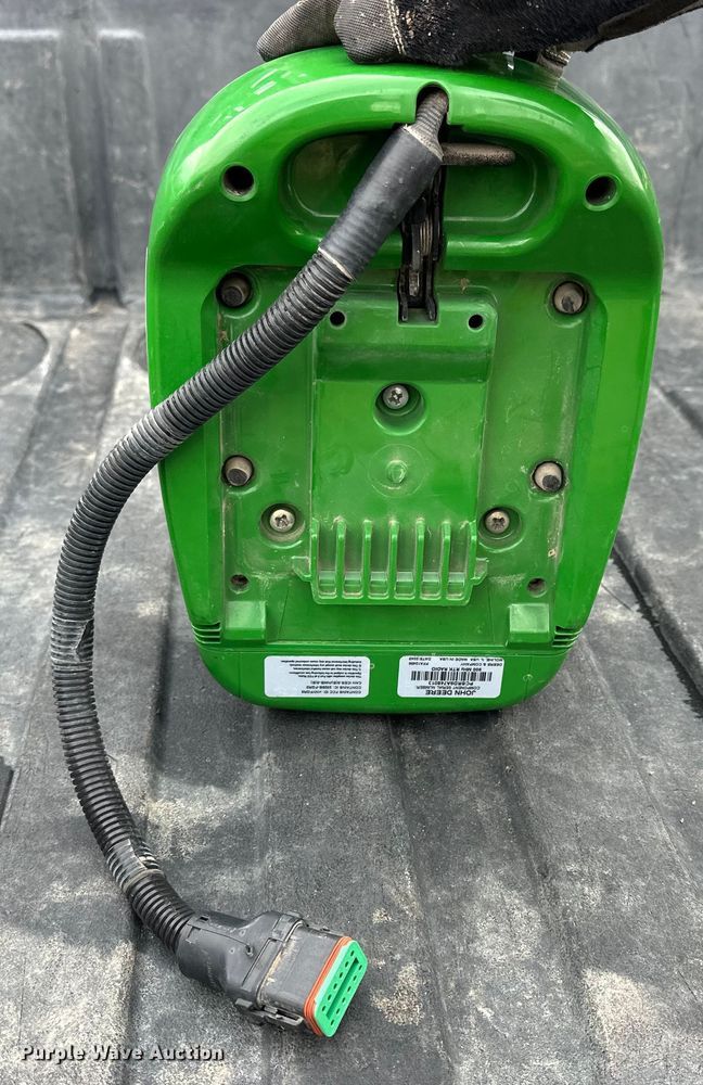 image for item NJ9491 2018 John Deere StarFire 3000 GPS reciever