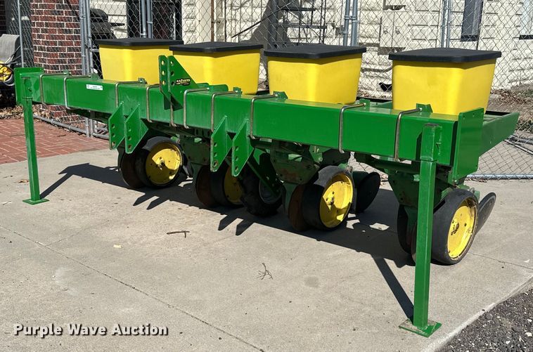 image for item NJ9505 John Deere planter