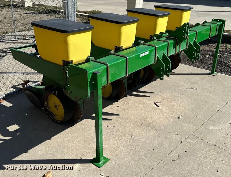 image for item NJ9505 John Deere planter