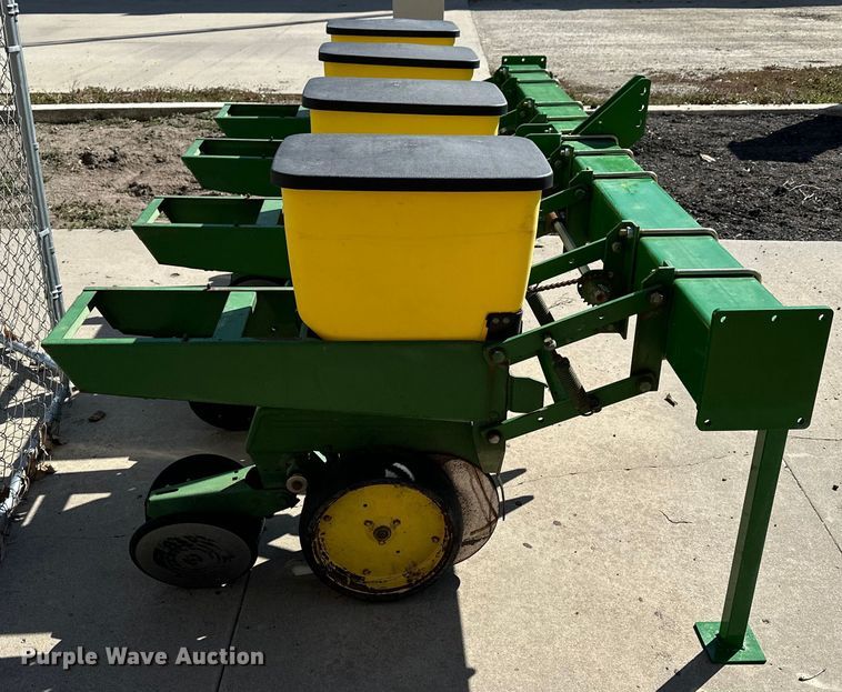 image for item NJ9505 John Deere planter