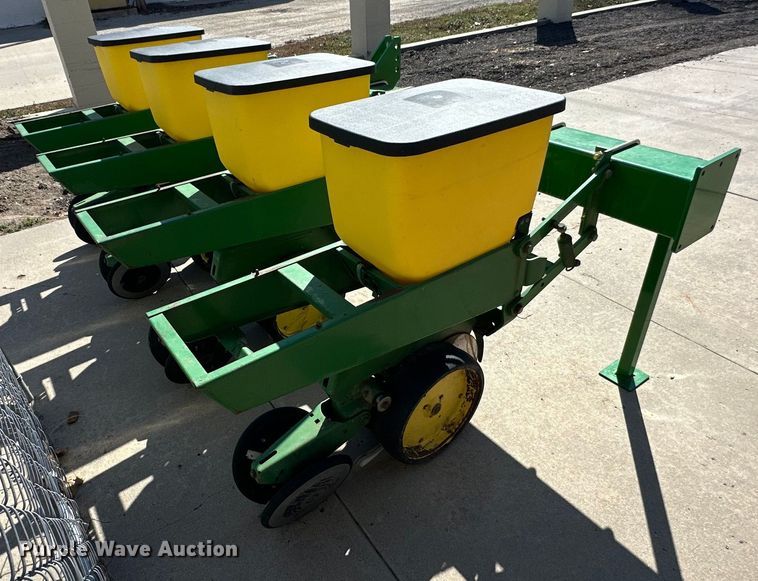 image for item NJ9505 John Deere planter