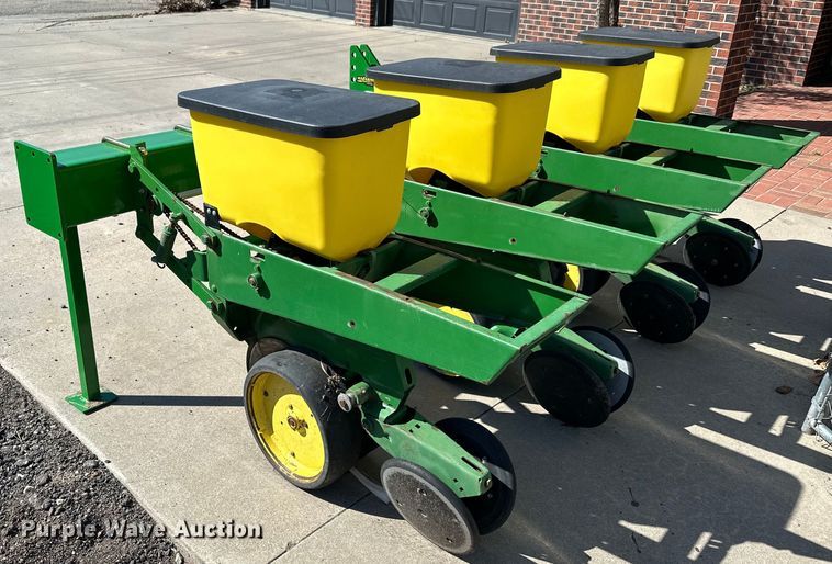 image for item NJ9505 John Deere planter