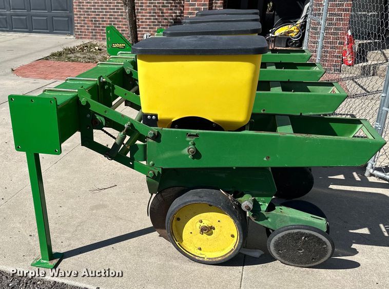 image for item NJ9505 John Deere planter
