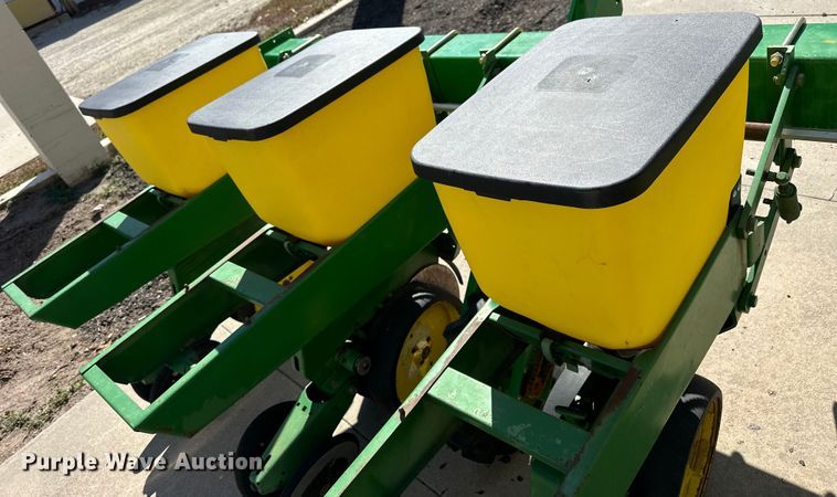 image for item NJ9505 John Deere planter