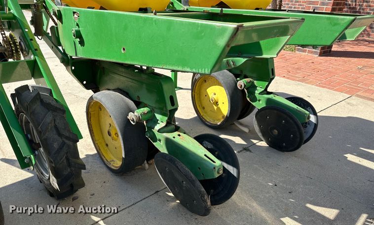 image for item NJ9505 John Deere planter