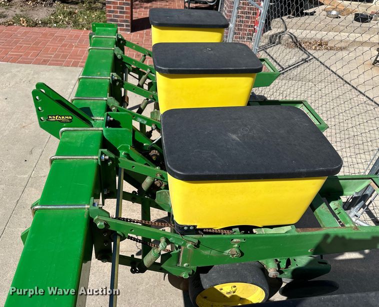 image for item NJ9505 John Deere planter
