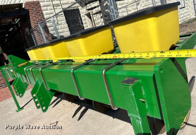 image for item NJ9505 John Deere planter