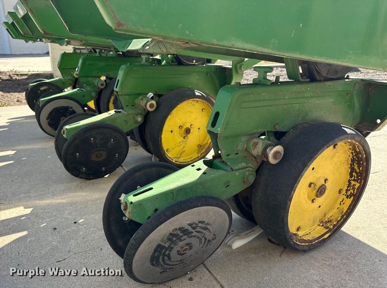 image for item NJ9505 John Deere planter