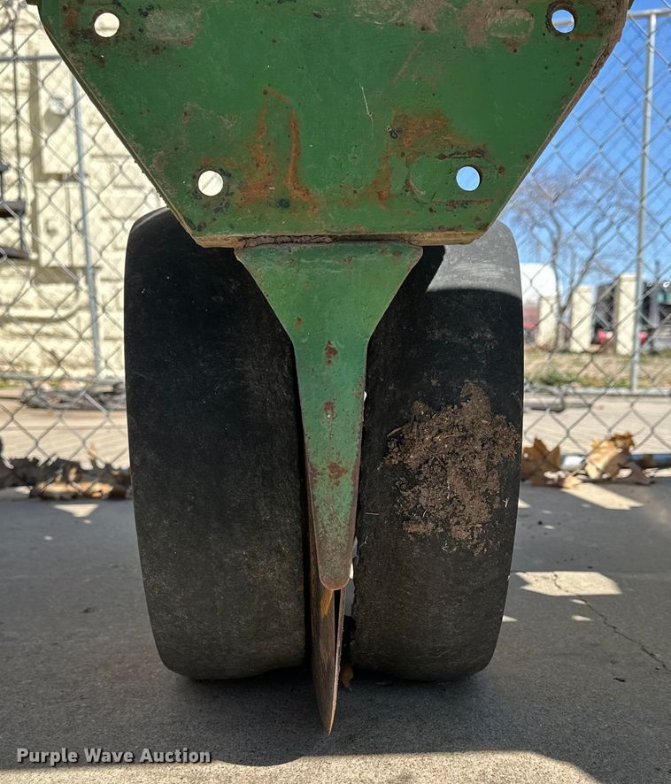 image for item NJ9505 John Deere planter