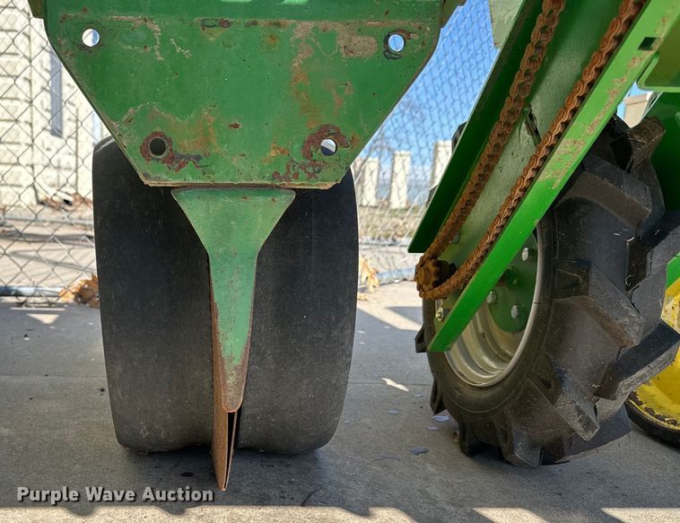 image for item NJ9505 John Deere planter