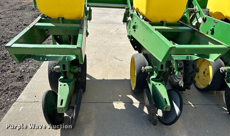 image for item NJ9505 John Deere planter