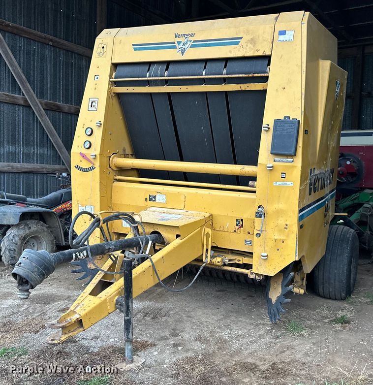 image for item NT9046 Vermeer  605L round baler