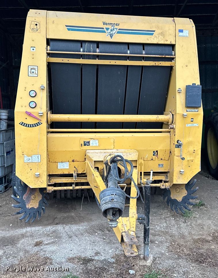 image for item NT9046 Vermeer  605L round baler