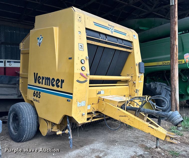 image for item NT9046 Vermeer  605L round baler