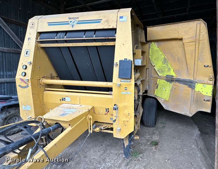 image for item NT9046 Vermeer  605L round baler